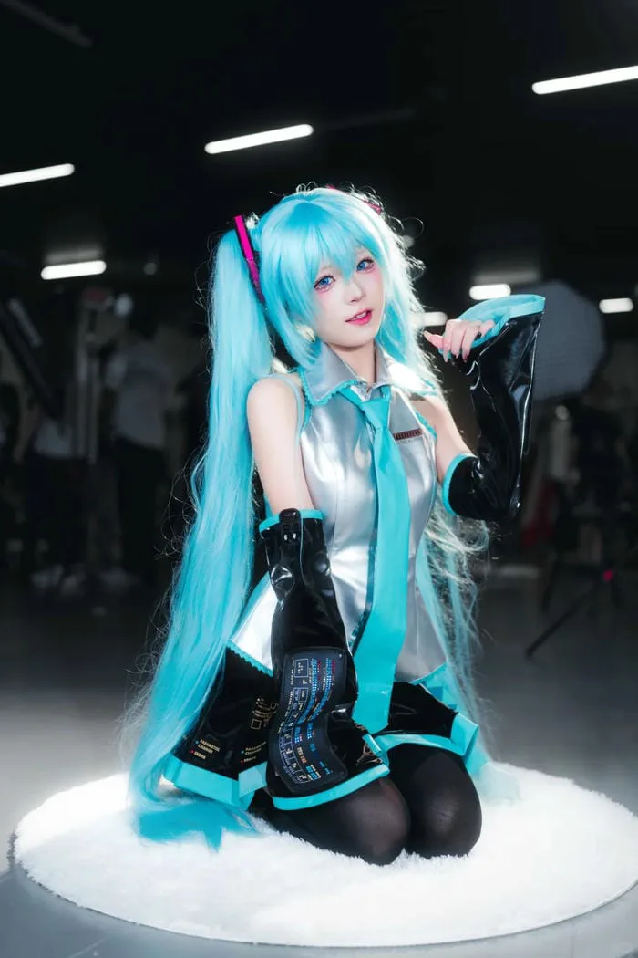 Loạt ảnh cosplay Miku xinh như bước ra từ truyện tranh
