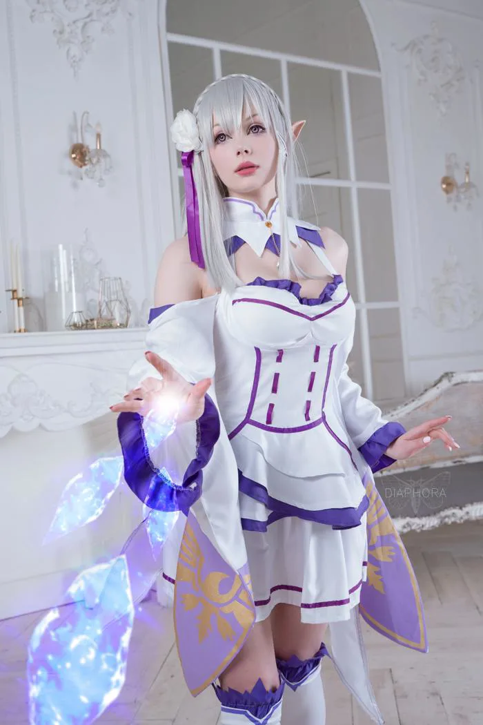 Media] Ảnh cosplay Emilia của mình nè🌸 : r/Re_Zero