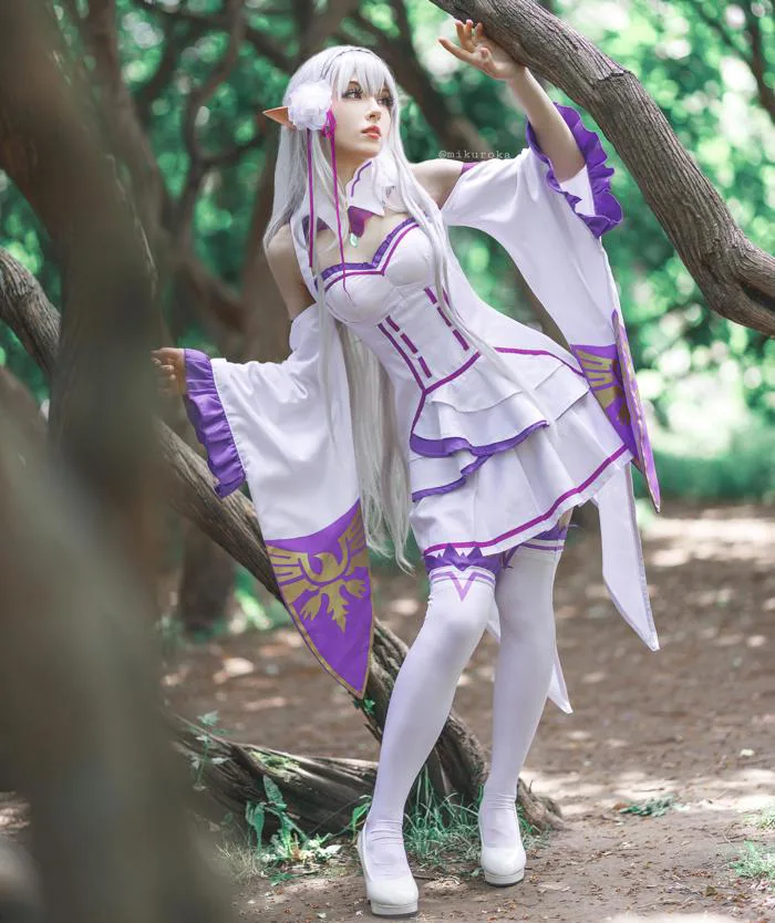Media] Cosplay Emilia do Mikuroka : r/Re_Zero