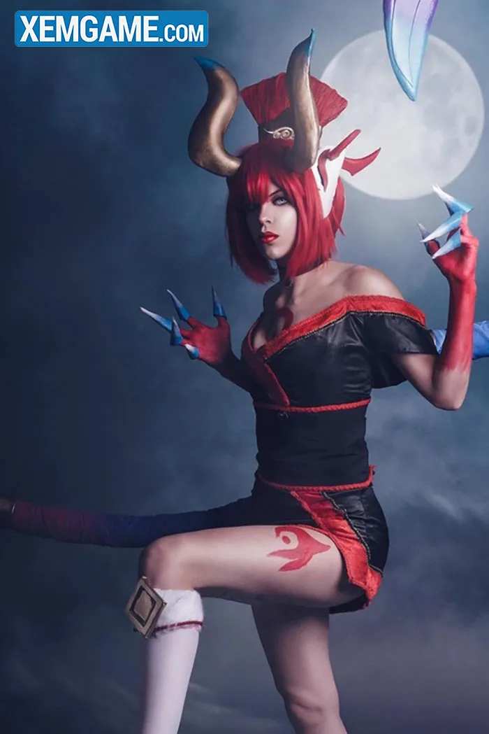 LMHT: Cosplay Evelynn Huyết Nguyệt đầy quyến rũ và mị lực