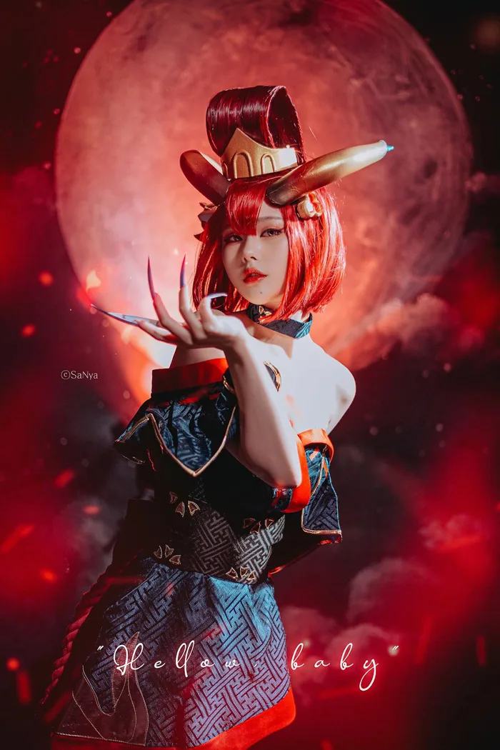 LMHT: Ngất ngây với bộ ảnh cosplay Evelynn Huyết Nguyệt đầy ma mị, sexy