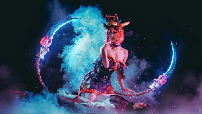 LMHT: Ngất ngây với bộ ảnh cosplay Evelynn Huyết Nguyệt đầy ma mị, sexy