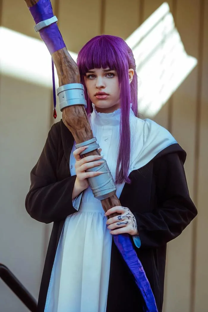 cuối tuần này tui mặc cosplay Fern ở Anime Los Angeles !! : r/Frieren