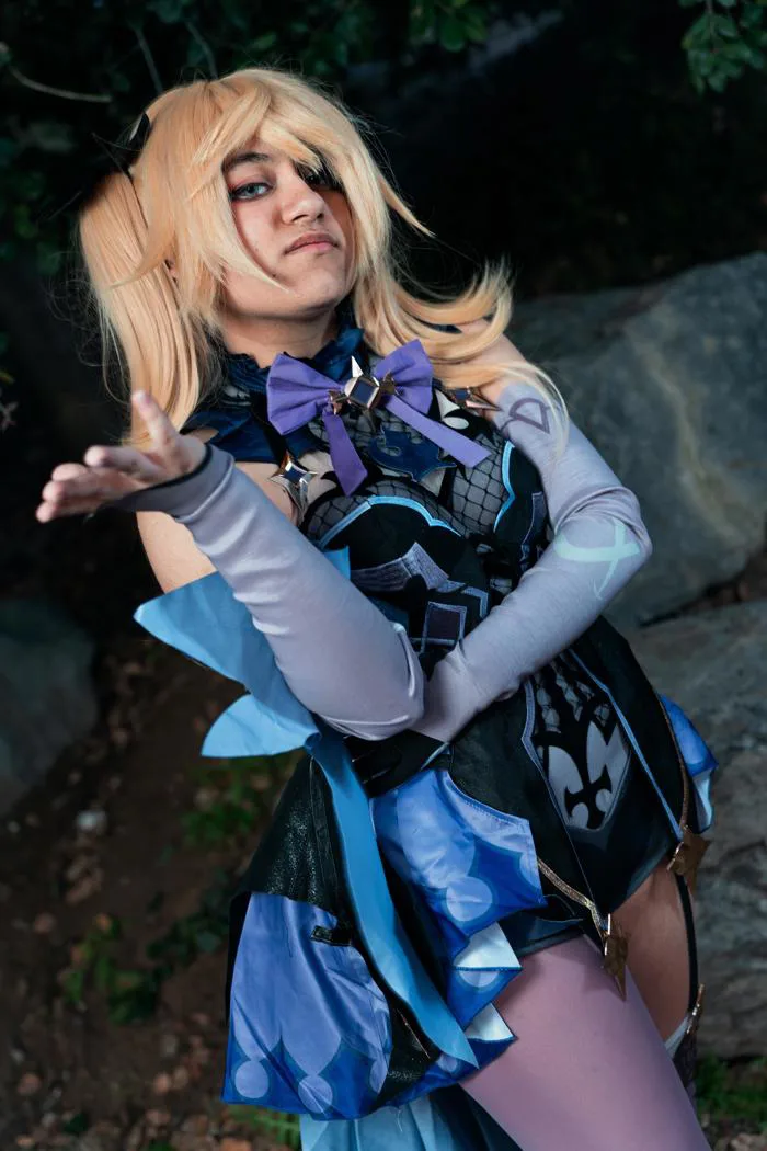 anh-cosplay-fischl-1