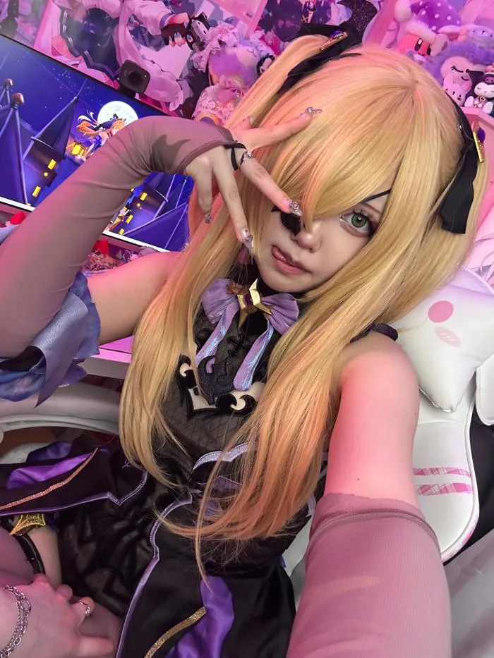 my fischl cosplay! : r/Genshin_Impact