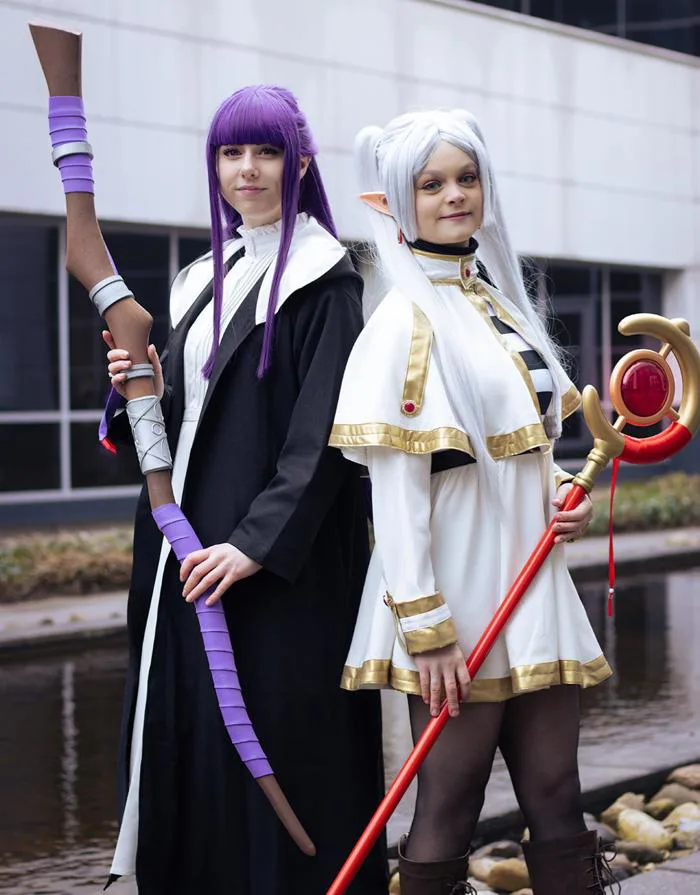 Cosplay Frieren và Fern bởi xolyax.cos và weevicos (ảnh bởi  opyxon.productions) : r/Frieren