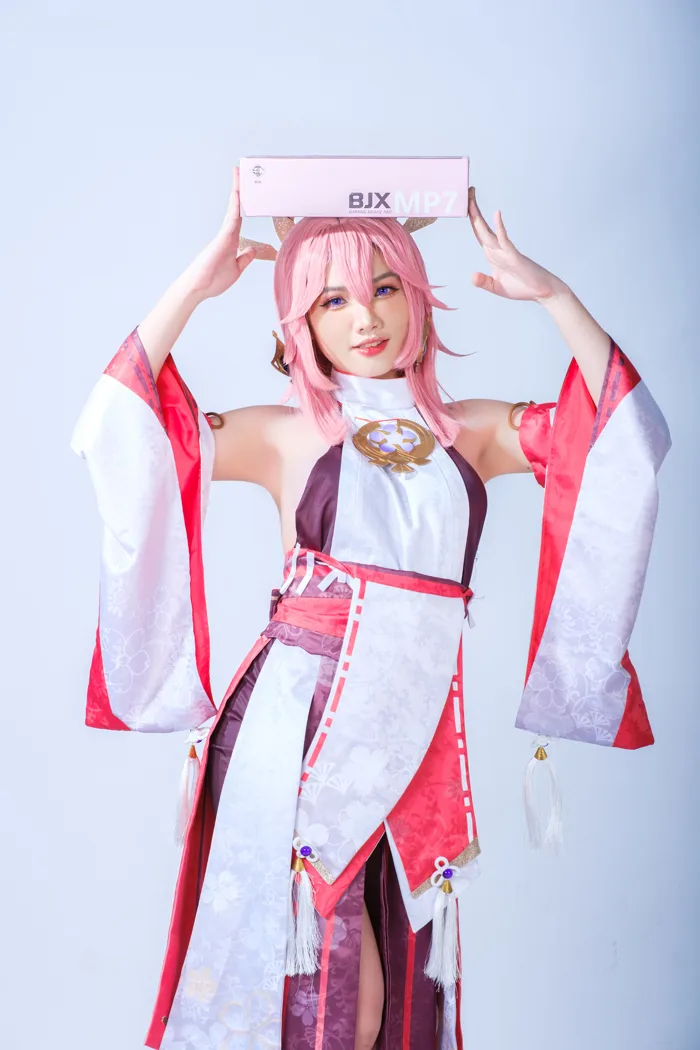 XPG, MIK và BJX ra mắt bộ sản phẩm cho game thủ mới cùng cosplay Genshin Impact
