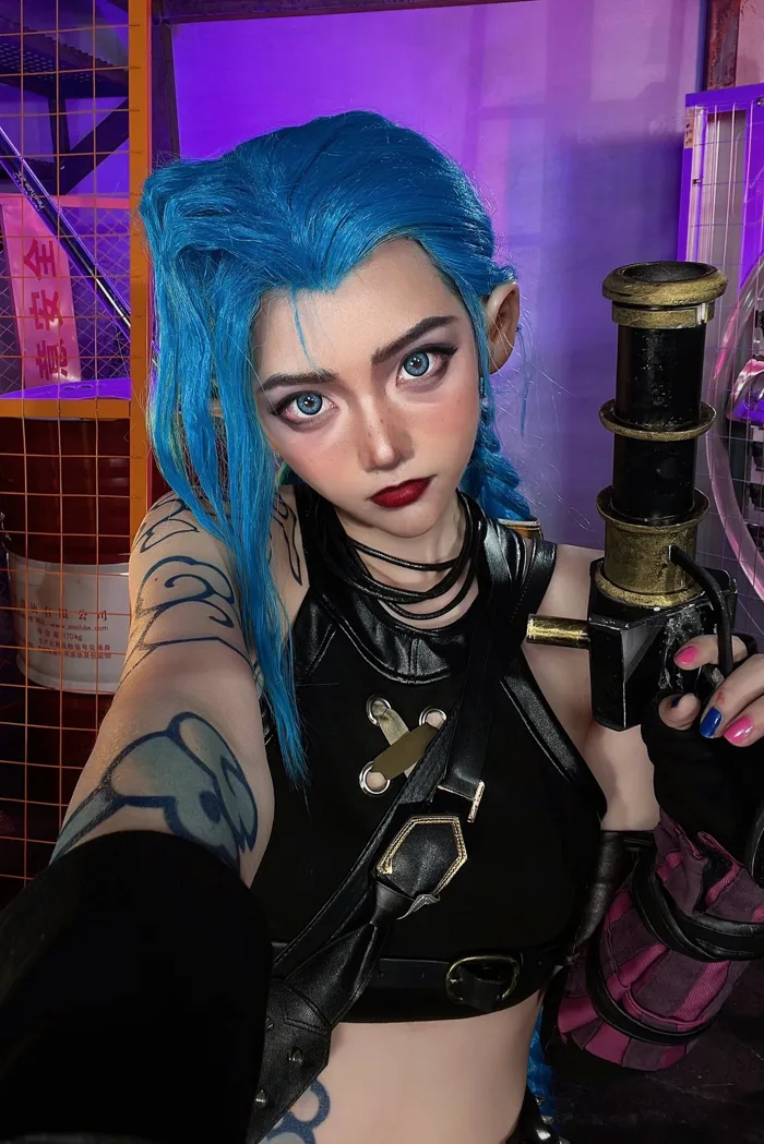 Hot TikToker Trung Quốc tái xuất với màn cosplay Jinx đẹp đến ngỡ ngàng
