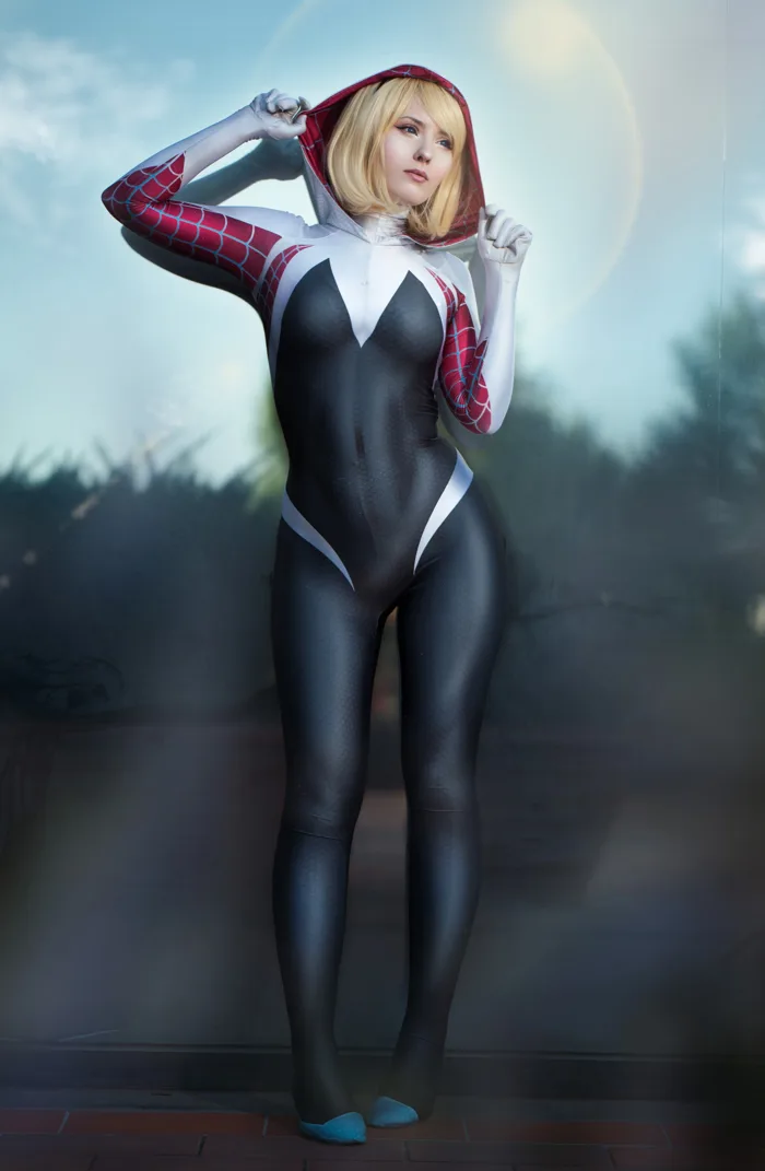 Hình nền : Blue Snow, mô hình, vàng, đàn bà, Cosplay, Gwen Stacy, Spider  Gwen, người nhện, Nhìn vào khoảng cách 1339x2048 - ConsistentHypocrite -  1432699 - Hình nền đẹp hd - WallHere