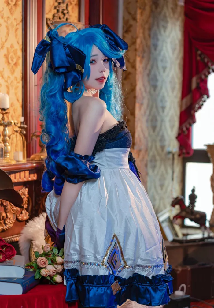 Đến với cosplay Gwen e ấp, đậm chất búp bê trong LMHT