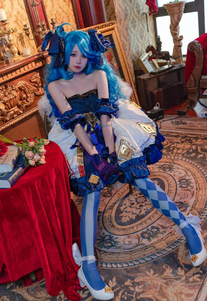 Đến với cosplay Gwen e ấp, đậm chất búp bê trong LMHT