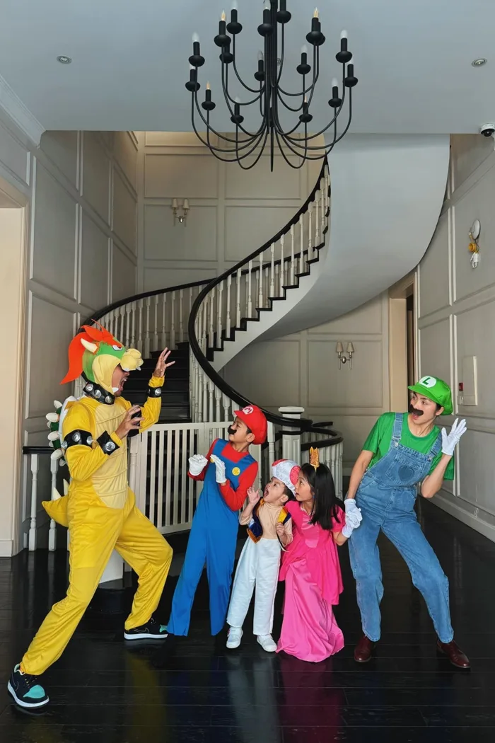 Tăng Thanh Hà cùng chồng con và dàn sao Việt hóa trang hài hước dịp  Halloween