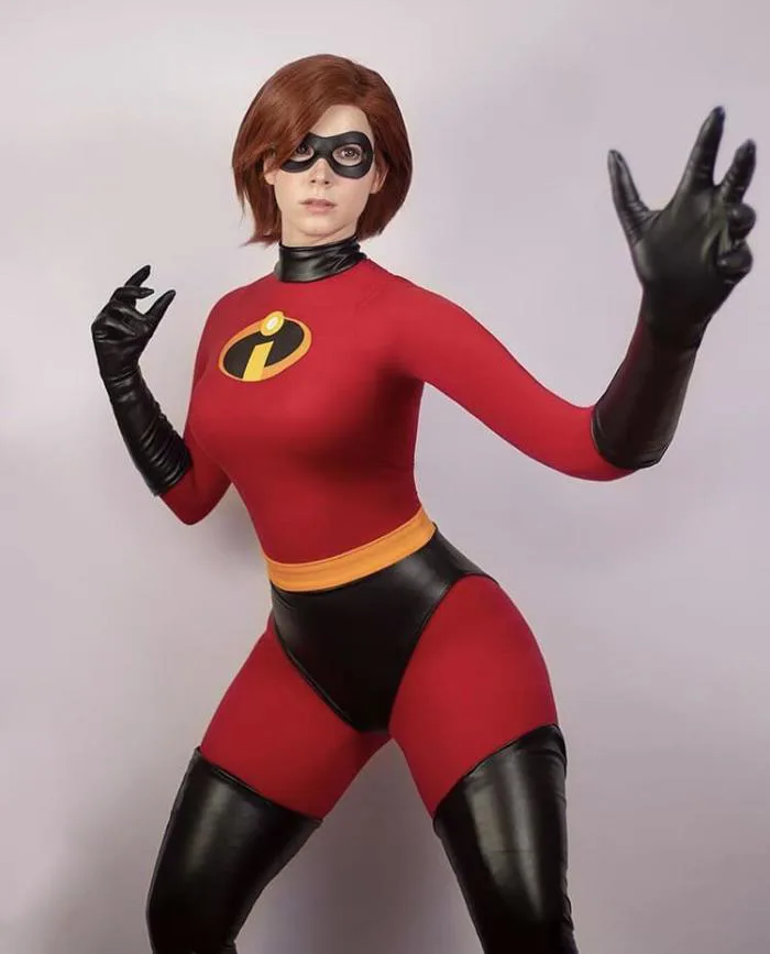 Cosplay Cô Incredible/Elastigirl của Enji Knight : r/Pixar