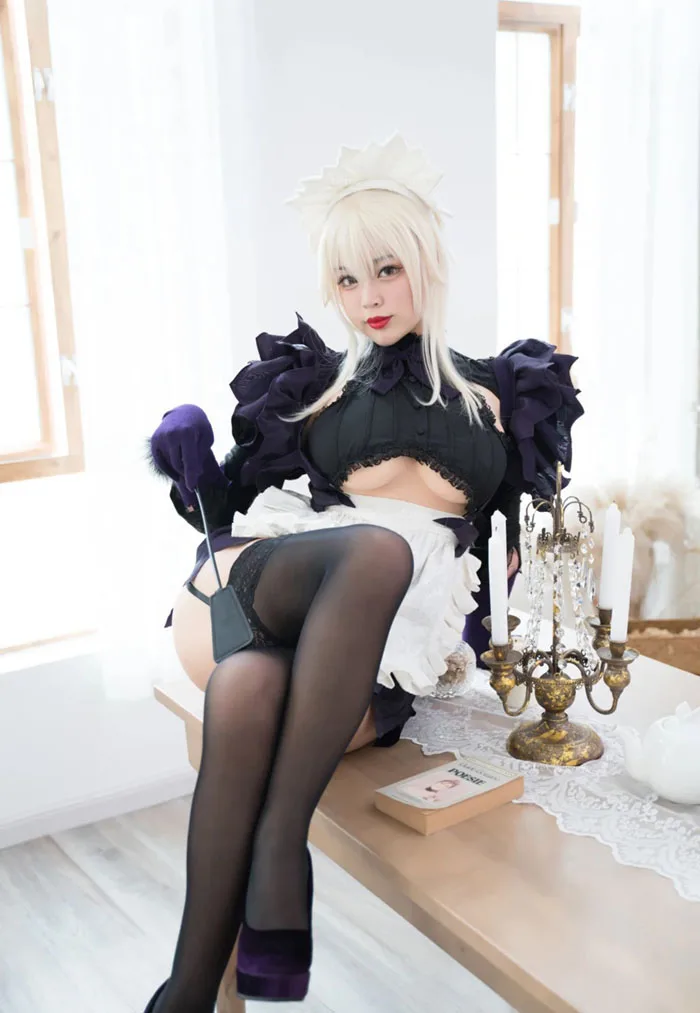 Cosplay Jeanne d'Arc (Alter) khiến fan nhìn vào là mê