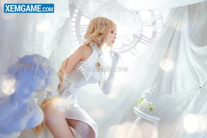 Fate/Grand Oder: Ngẩn ngơ với cosplay Jeanne d'Arc đầy thanh khiết
