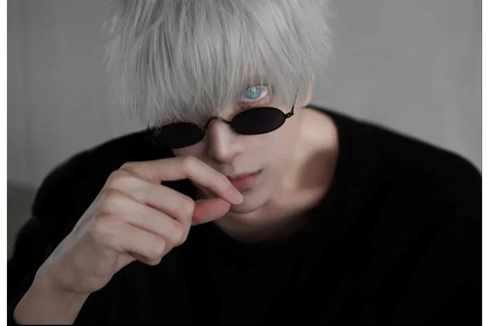 Trong lúc chờ Jujutsu Kaisen tập mới, sao không nghía qua loạt ảnh cosplay Gojo Satoru này?