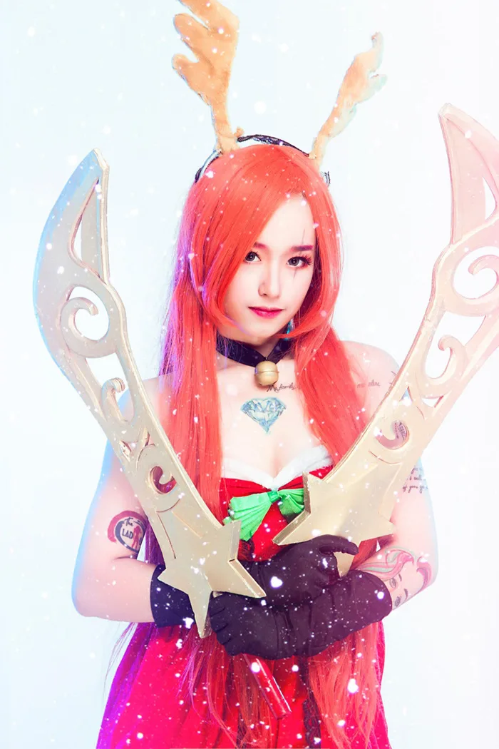 Tippy tung cosplay Katarina cạnh tranh với Misthy