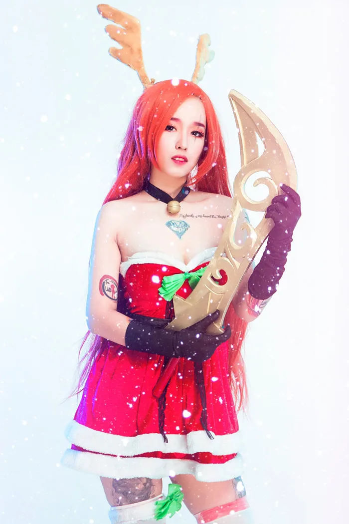 Tippy tung cosplay Katarina cạnh tranh với Misthy