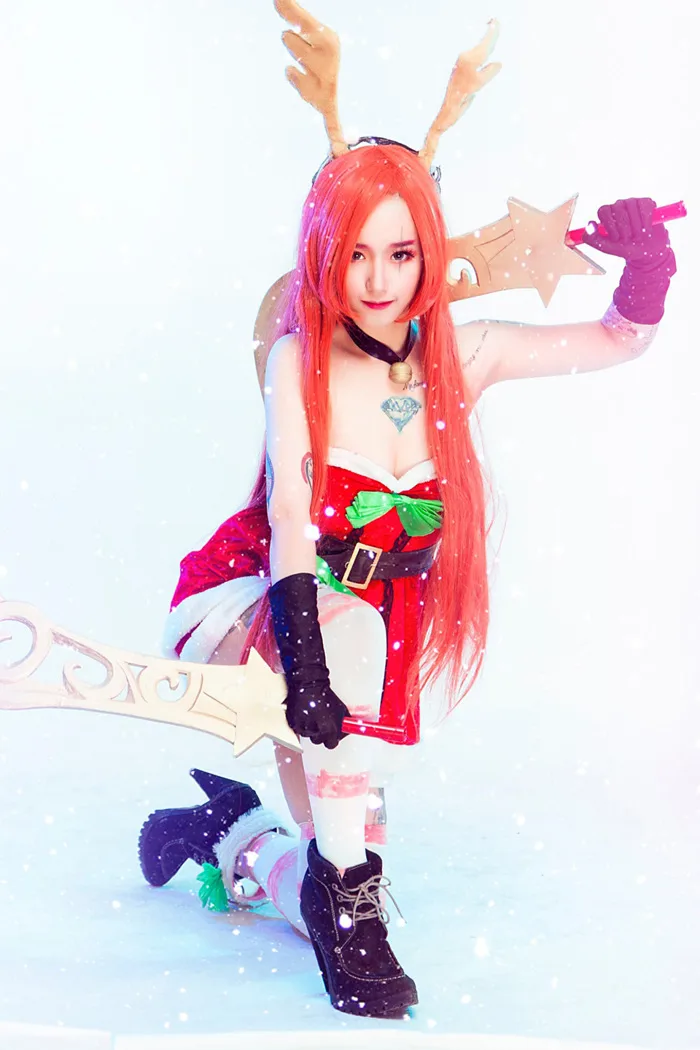 Tippy tung cosplay Katarina cạnh tranh với Misthy