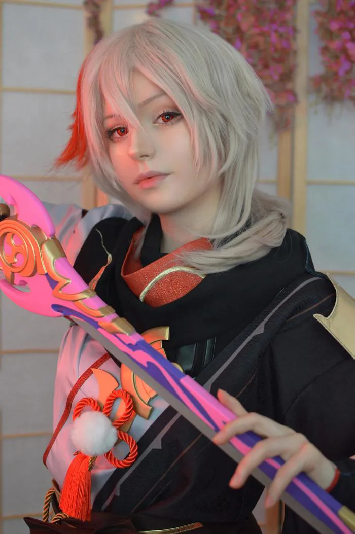 tôi] Cosplay Kazuha của tôi. Chúc mọi người cuối tuần vui vẻ nha 🍁❤️ :  r/Genshin_Impact