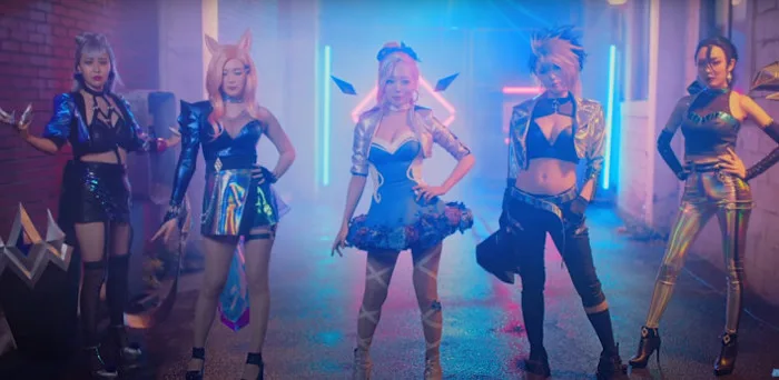 Cosplayer chính thức của K/DA đã tiết lộ trang phục của Seraphine