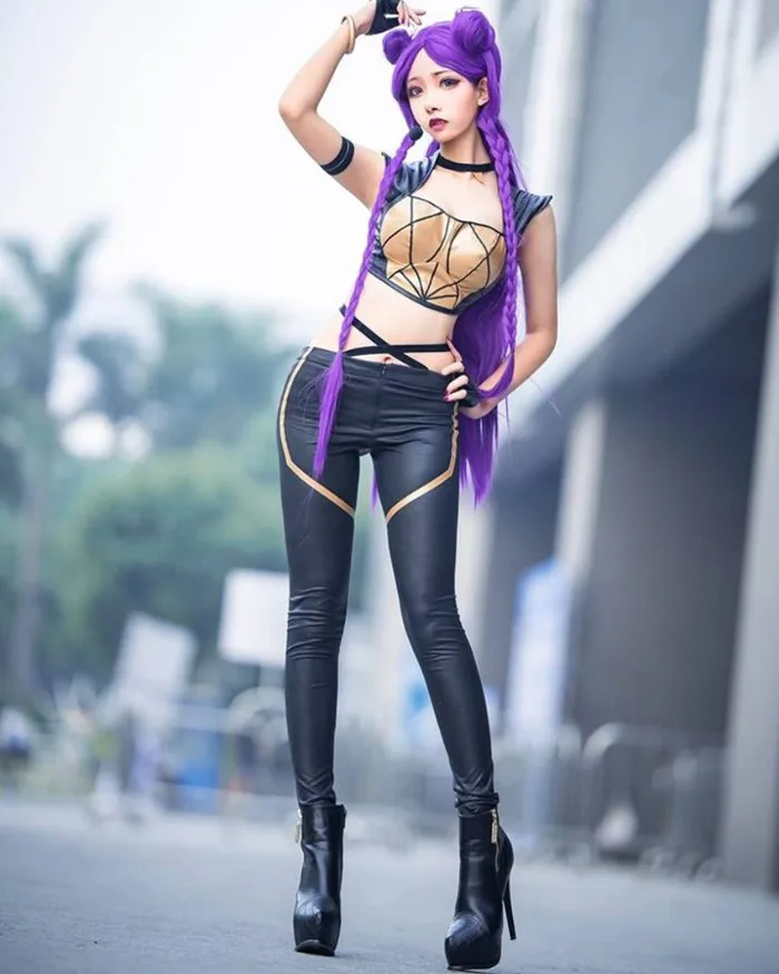 Cosplay Kai'Sa K/DA siêu gợi cảm trong Liên Minh Huyền Thoại