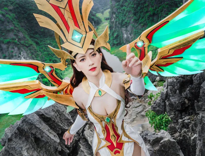 Lê Bống cosplay nữ pháp sư Lauriel game Liên Quân Mobile đẹp cỡ nào?