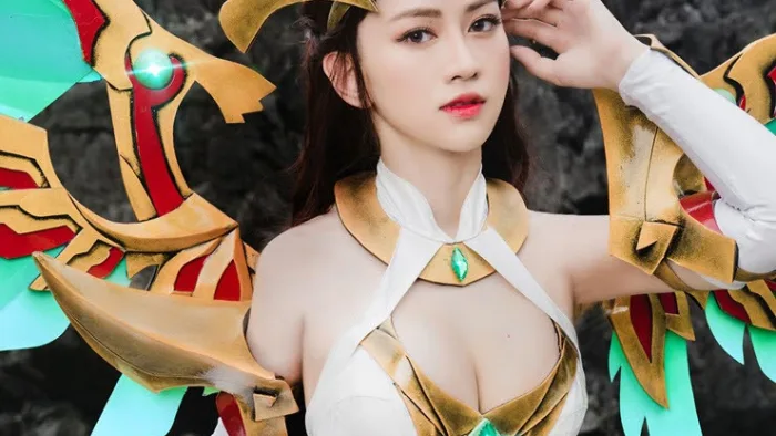 Lê Bống cosplay nữ pháp sư Lauriel game Liên Quân Mobile đẹp cỡ nào?