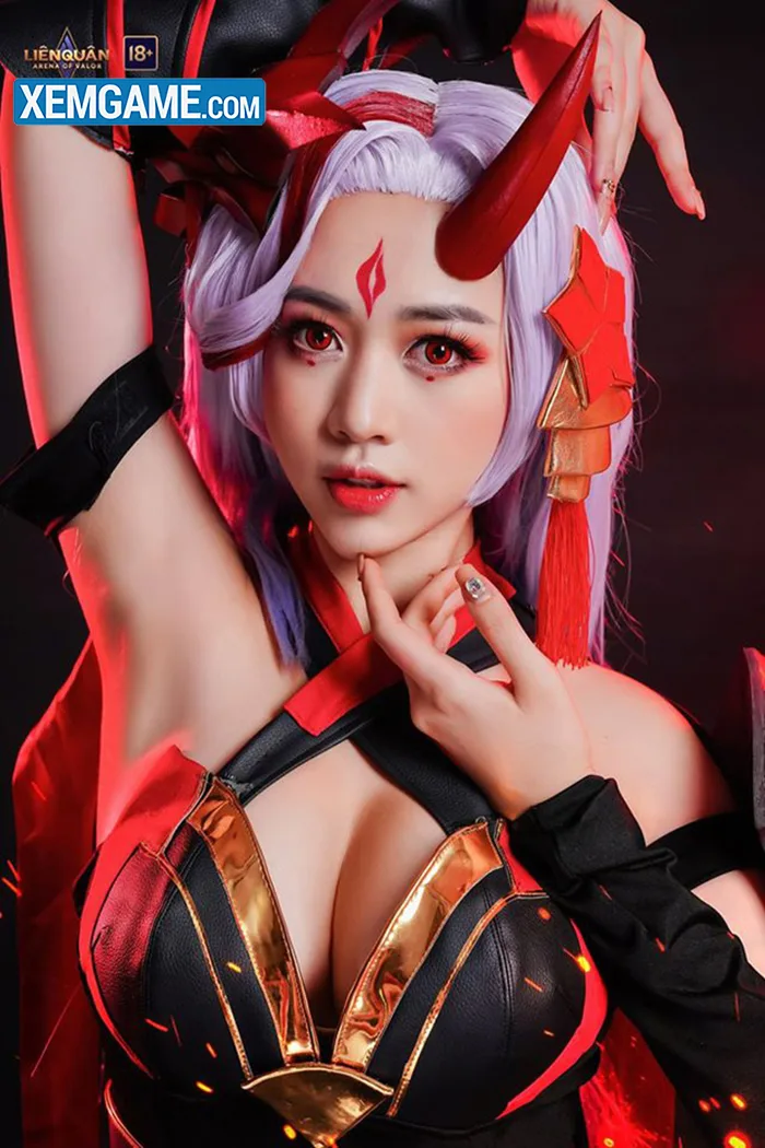 Liên Quân Mobile: Cosplay Sổ Sứ Mệnh 18 đầy mê hoặc