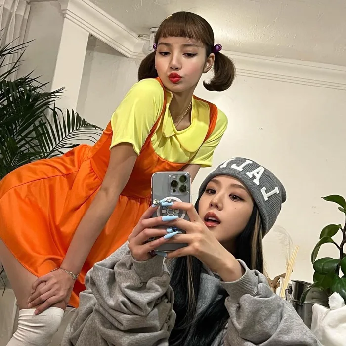 Lý do Jisoo cosplay Lisa trong Halloween 2021