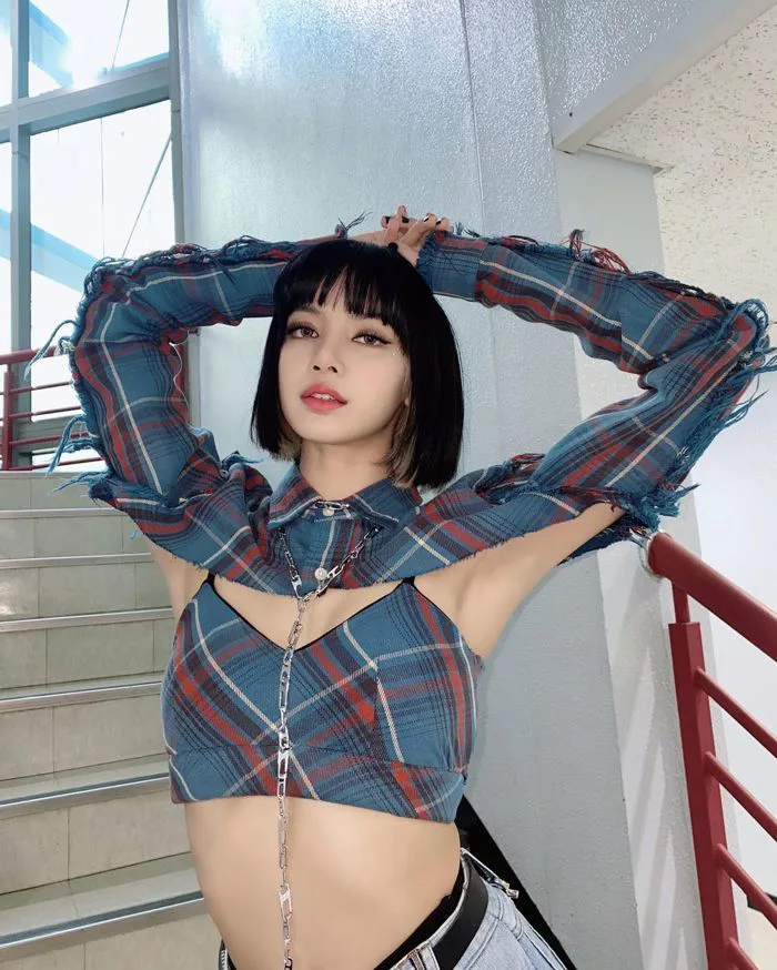 Lisa BlackPink đổi màu tóc xinh điên đảo, bí kíp mix đồ càng khiến fans mê  mệt