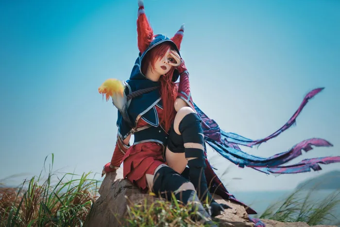 Ngất ngây với vẻ đẹp của nữ cosplayer hóa thân đủ kiểu tướng LMHT, không những ma mị lại còn cực kỳ cool ngầu!