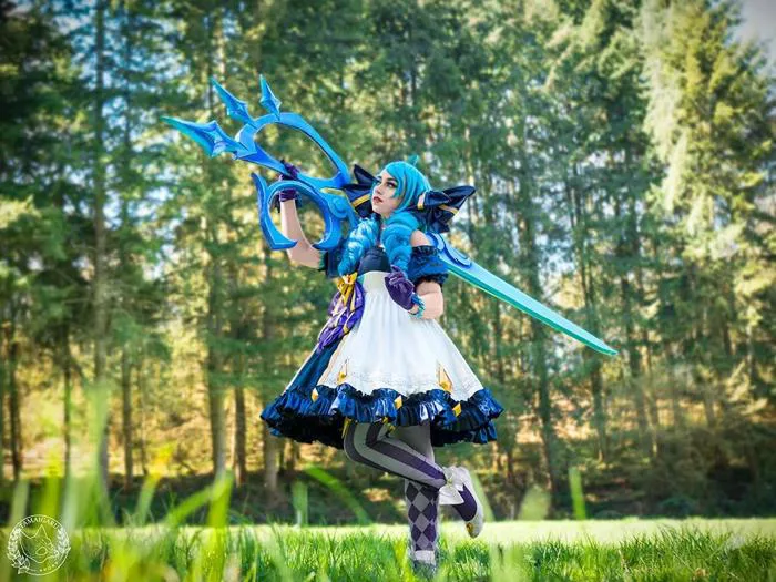 Cosplay Gwen do Tamaigaru & hướng dẫn làm kéo khổng lồ! : r/leagueoflegends