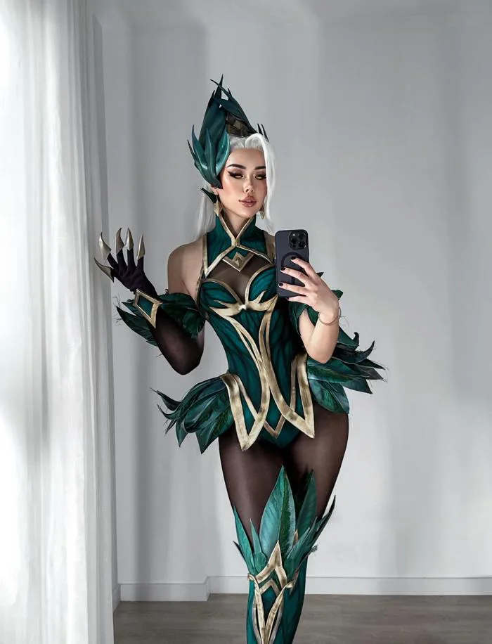Cosplay Zyra của tui : r/leagueoflegends