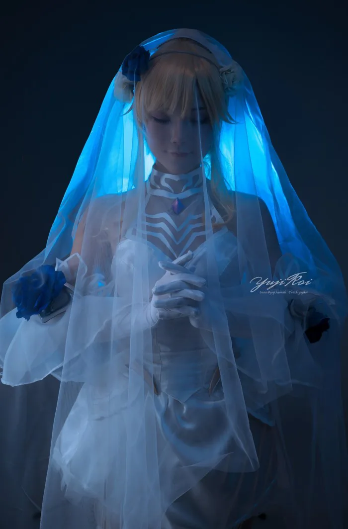 Yuji Koi lại tiếp tục 'hớp hồn' fan bằng bộ ảnh cosplay nữ tướng Lux đẹp  kiêu sa