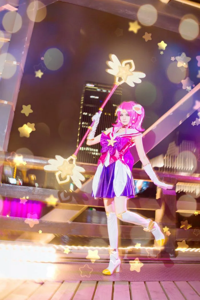 Ngắm bộ ảnh Cosplay Lux Vệ Binh Tinh Tú đẹp nhất hệ mặt trời
