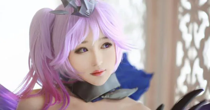 Cosplay Lux Thập Đại Nguyên Tố cực gợi cảm cho fan Liên Minh Huyền Thoại