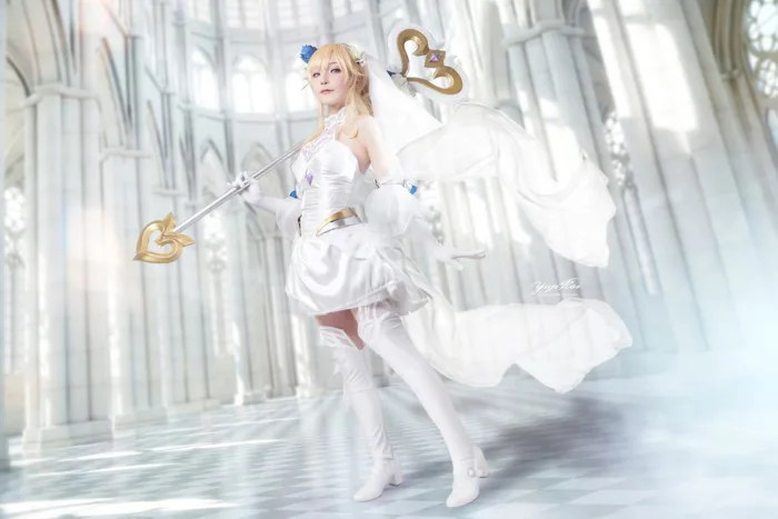 Yuji Koi lại tiếp tục 'hớp hồn' fan bằng bộ ảnh cosplay nữ tướng Lux đẹp  kiêu sa