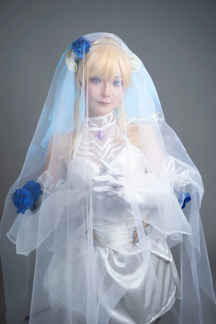 Yuji Koi lại tiếp tục 'hớp hồn' fan bằng bộ ảnh cosplay nữ tướng Lux đẹp  kiêu sa
