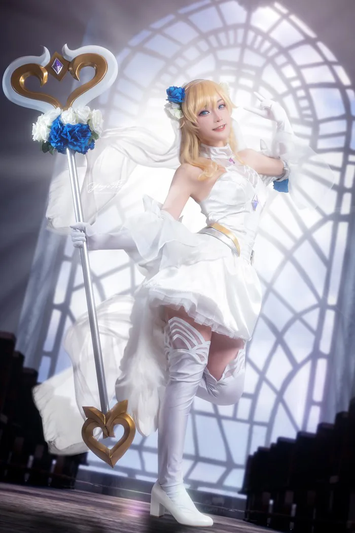 Yuji Koi lại tiếp tục 'hớp hồn' fan bằng bộ ảnh cosplay nữ tướng Lux đẹp  kiêu sa