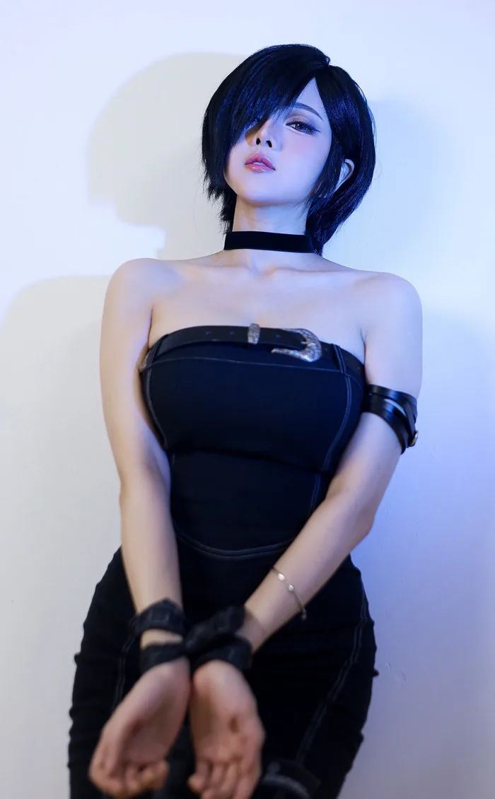 Fan mê mẩn trước loạt ảnh hóa gái Nhật của 'thánh nữ' cosplay Trang Bít Tết
