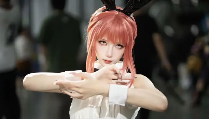 99+ ảnh Makima cosplay cùng thần thái phản diện cuốn hút