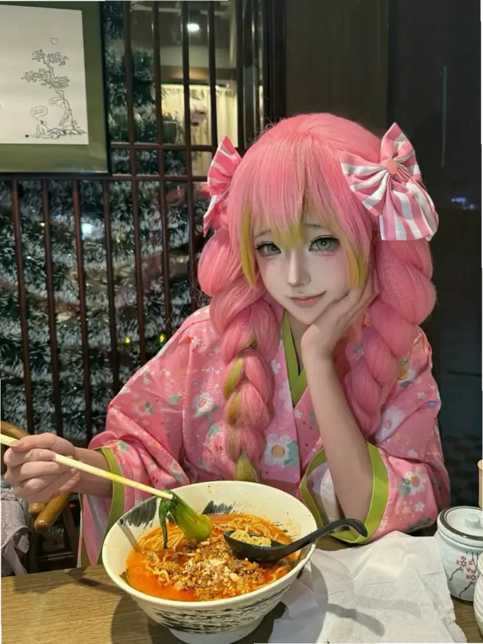 Bộ sưu tập ảnh Kanroji Mitsuri cosplay đẹp hút hồn