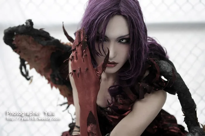 Ma mị cosplay Morgana Blackthorn trong Liên Minh Huyền Thoại