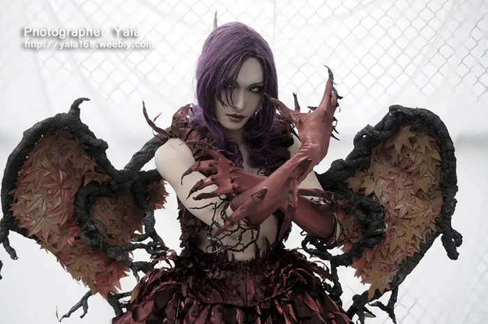 Ma mị cosplay Morgana Blackthorn trong Liên Minh Huyền Thoại