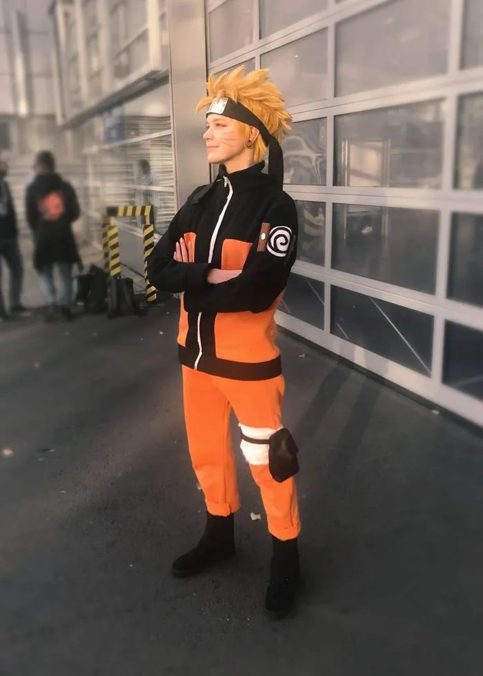 Hôm qua tao đi con ở trong bộ cosplay Naruto của tao! Mấy món đồ đều do tao tự làm hết. Tao siêu thích kết quả cuối cùng ❤️ : r/Naruto