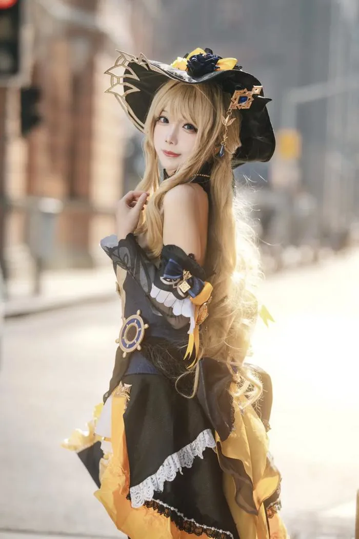 Navia Cosplay 💛 Genshin Impact | HoYoLAB
