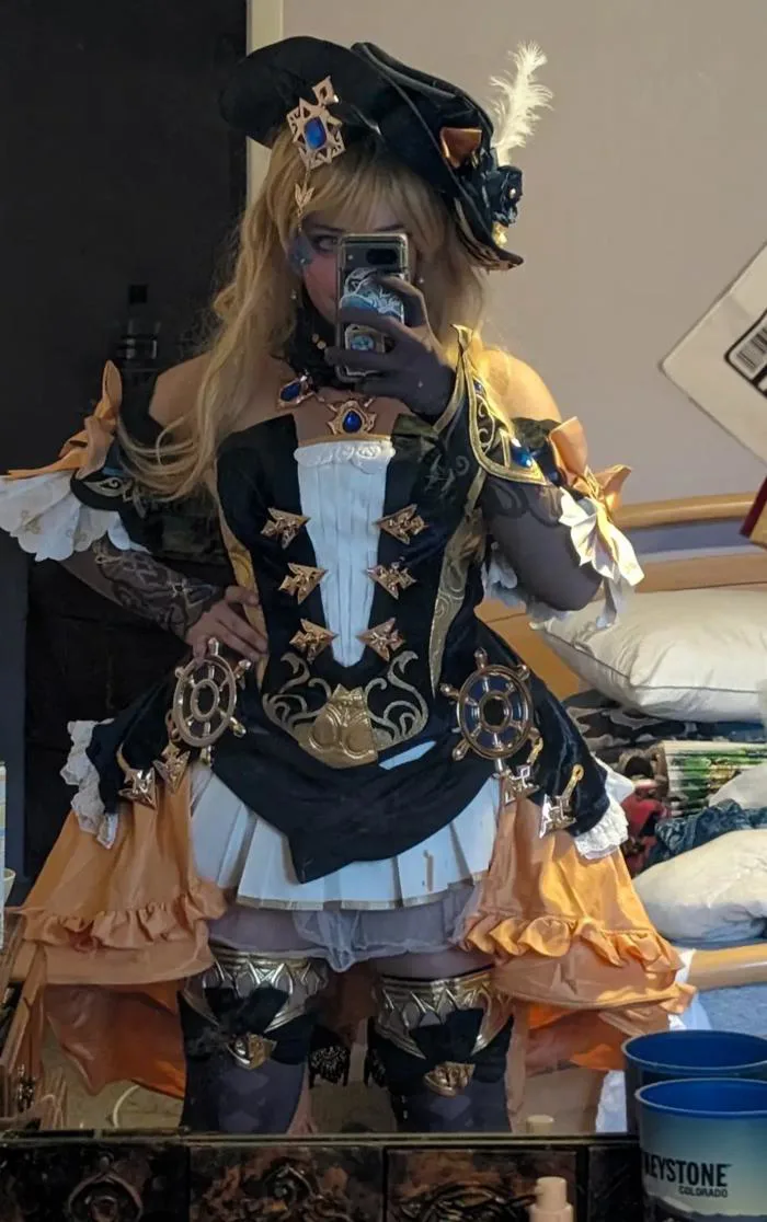Navia Cosplay 💛 Genshin Impact | HoYoLAB