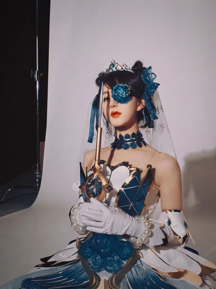 Triệu Lộ Tư tung bộ ảnh cosplay cực ngầu trong đêm Giáng sinh, có gì đặc biệt mà bị nhầm thành Dương Tử? | Phụ Nữ & Gia Đình
