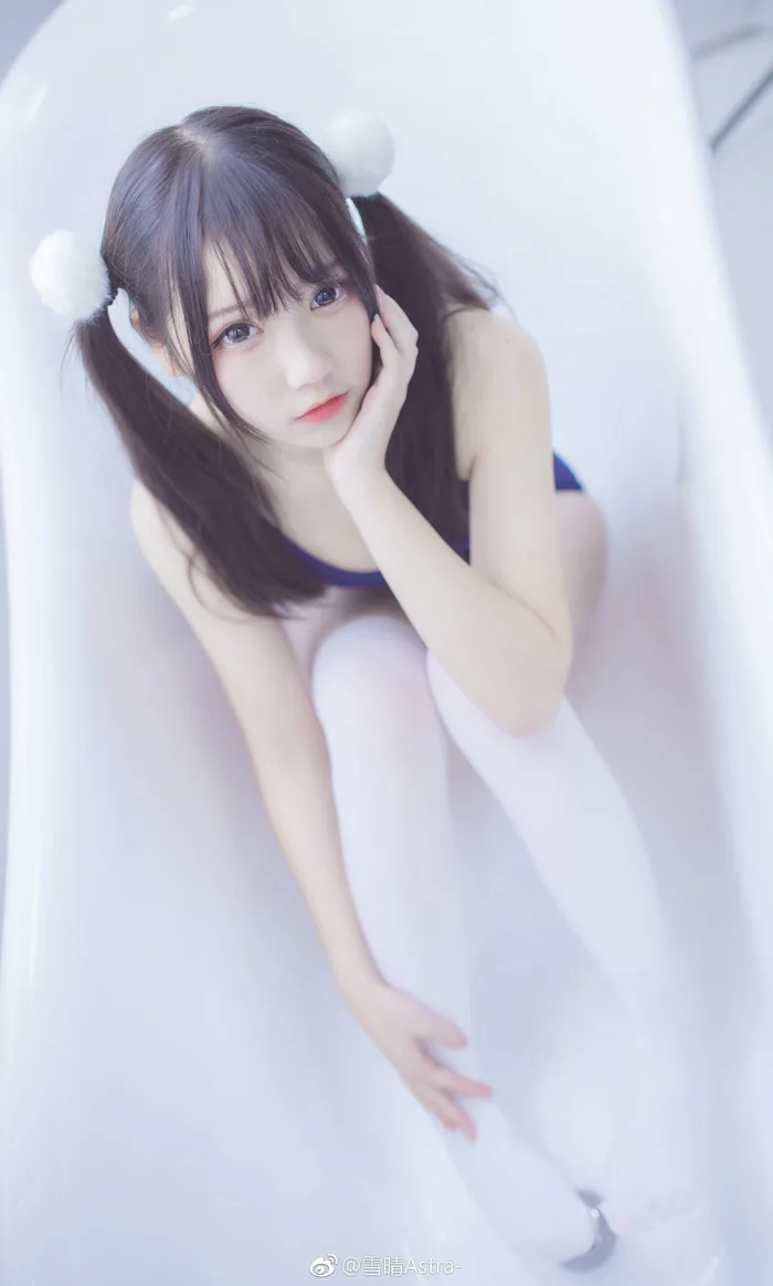 Cùng ngắm bộ ảnh cosplay nữ sinh Nhật Bản cực dễ thương trong áo tắm liền  mảnh